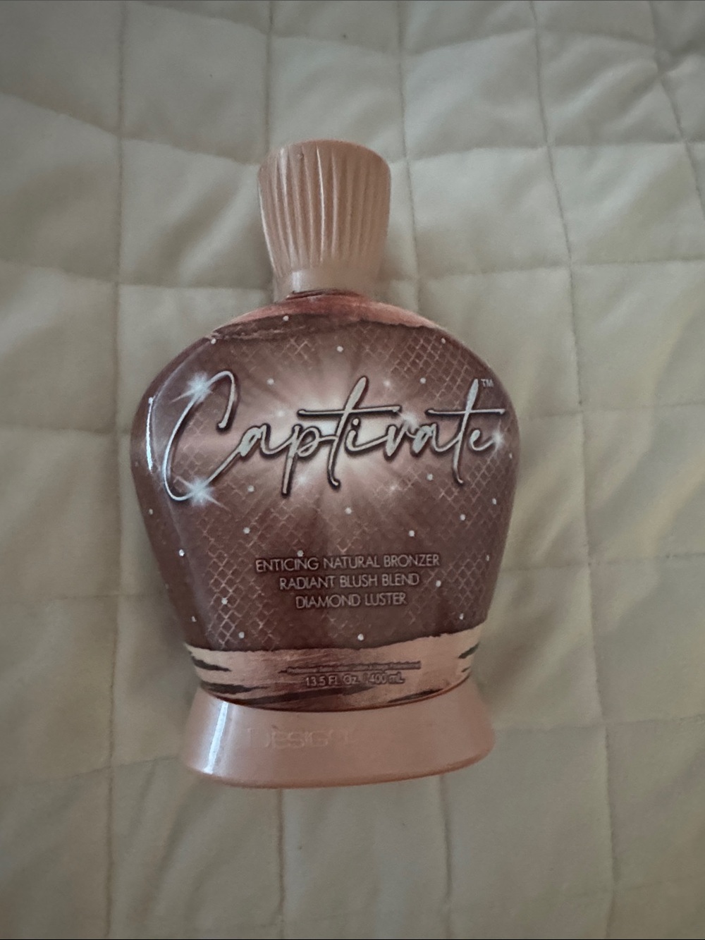 Captivate Enticing Natural Bronzer – Rose Gold Bottle
